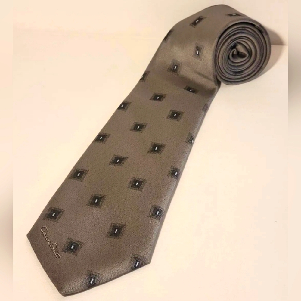 Oscar De La Renta Signature Logo Men's 100% Silk Tie Silver with Squares